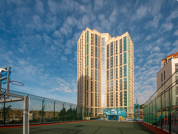 ЖК Бирюзовая жемчужина-4, фасад здания, вид с детской площадки