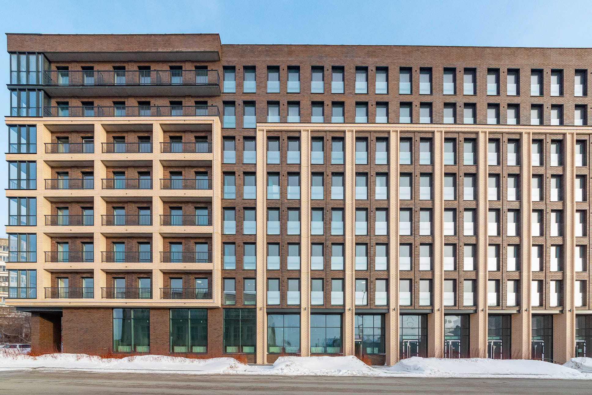 Апт. Пилигрим, фасад здания